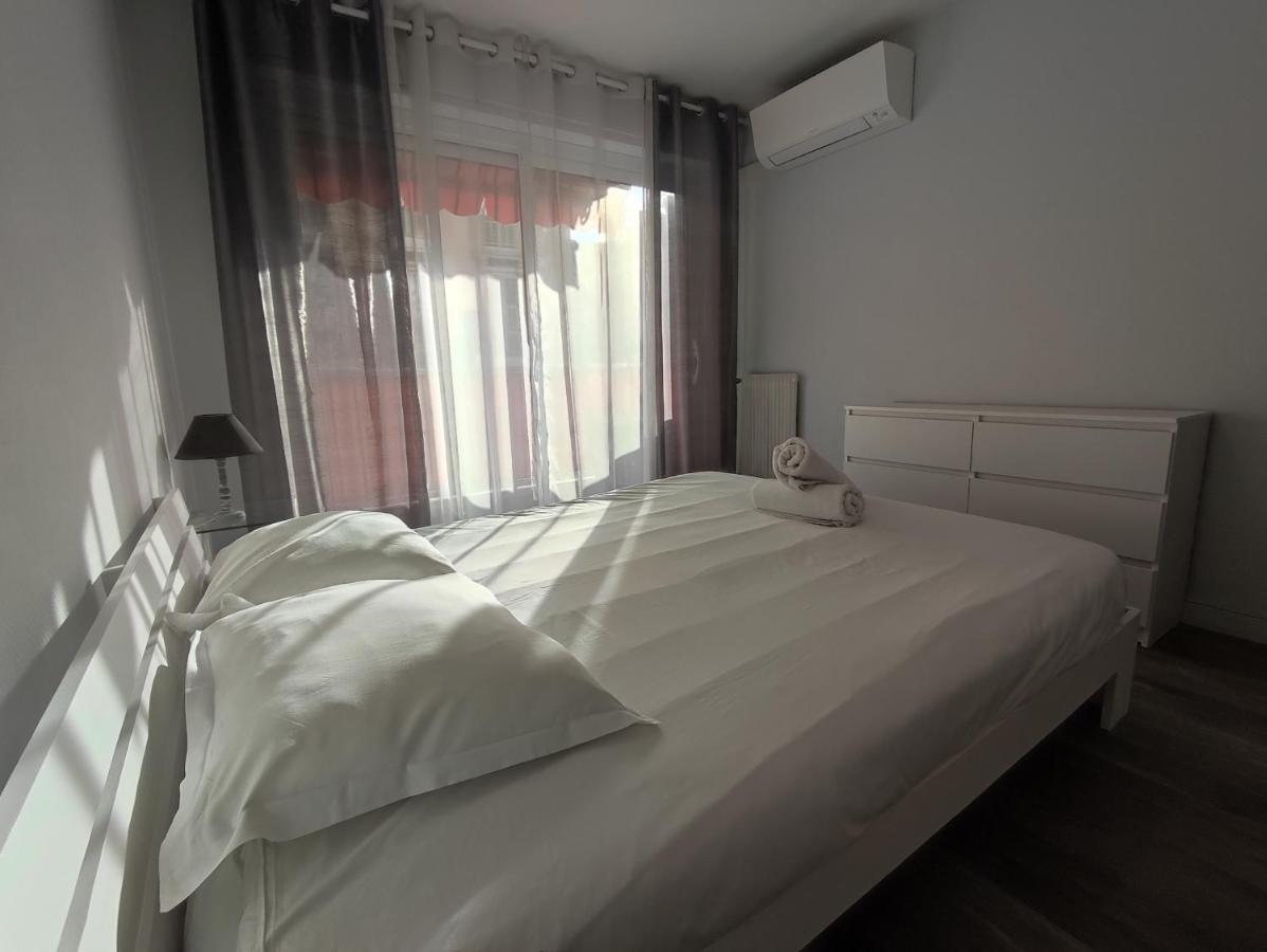 Port, Vue Mer, Parking Et Confort Appartement Nice